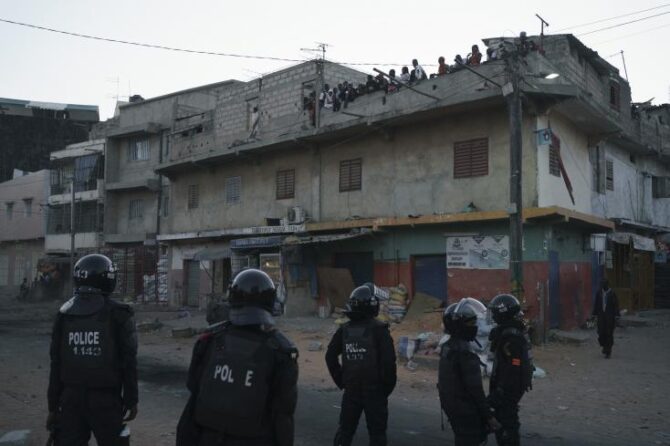 Sénégal : 500 arrestations après des manifestations meurtrières à Dakar