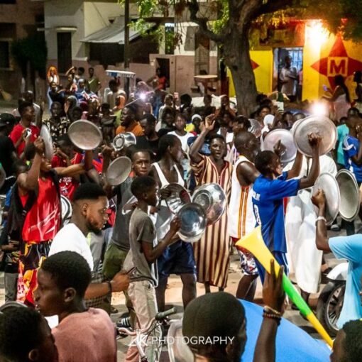 Les bruits de casseroles résonnent à Dakar en signe de protestation contre l'interdiction du meeting d'investiture d'Ousmane Sonko