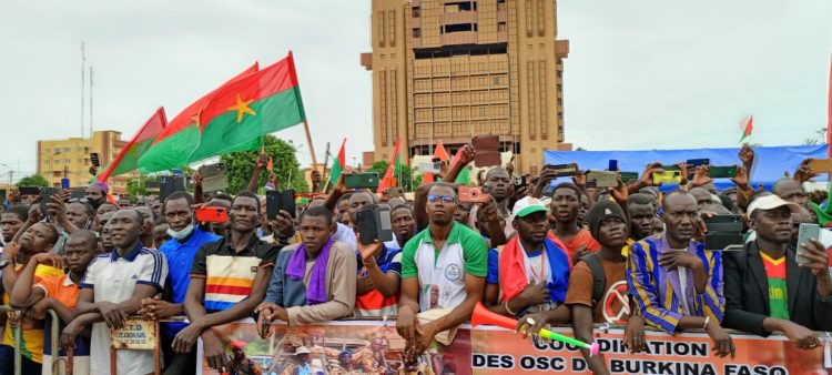 Burkina-Faso : des milliers de manifestants réclament une nouvelle Constitution