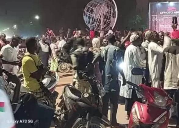 Burkina-Faso : vuvuzela à Ouagadougou suite à des rumeurs de putsch contre le capitaine Ibrahim Traoré