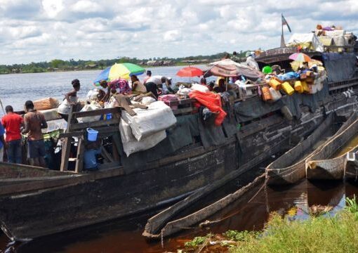 Naufrage d'une embarcation sur le fleuve Congo : au moins 47 corps déjà repêchés et des dizaines de passagers portés disparus