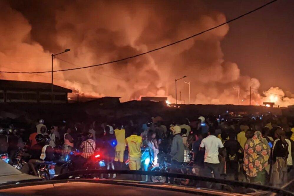 Drame à Agoè Assiyéyé : un incendie dévastateur anéantit le Grand marché de Lomé