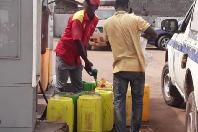 Sénégal : interdiction temporaire de la vente de carburant au détail à Dakar