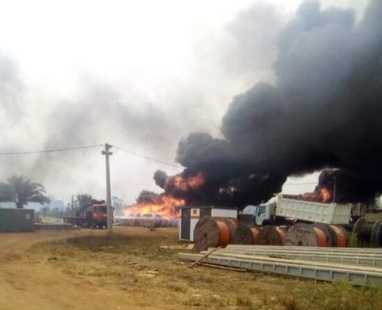 Incendie à la base de Vinci Énergies Bénin : la structure annonce une enquête