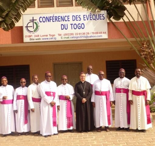 Togo : les évêques appellent à la suspension de la nouvelle Constitution