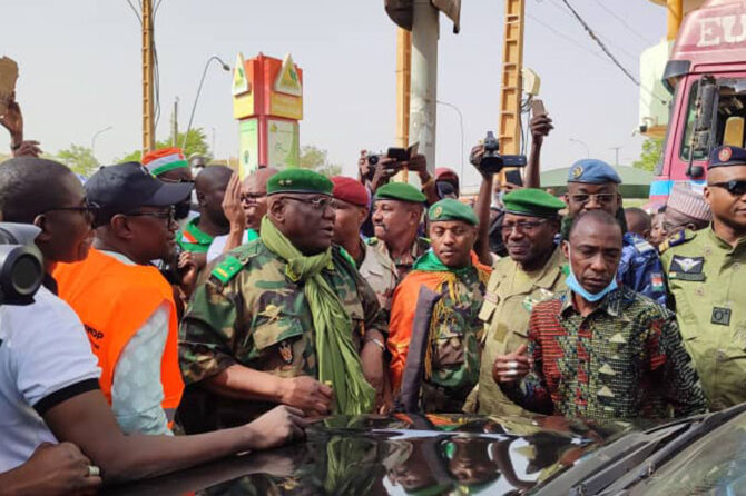 Niamey : des milliers de Nigériens demandent le départ des soldats américains