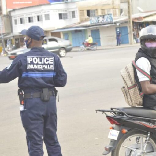 Contrôle du port de casque au Bénin : à qui profitent les violences policières ?