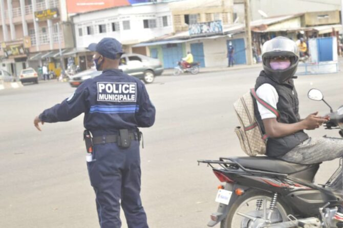 Contrôle du port de casque au Bénin : à qui profitent les violences policières ?