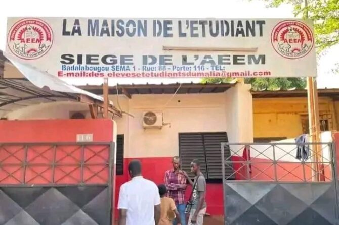 Mali : la junte relâche une vingtaine d'étudiants de l'AEEM