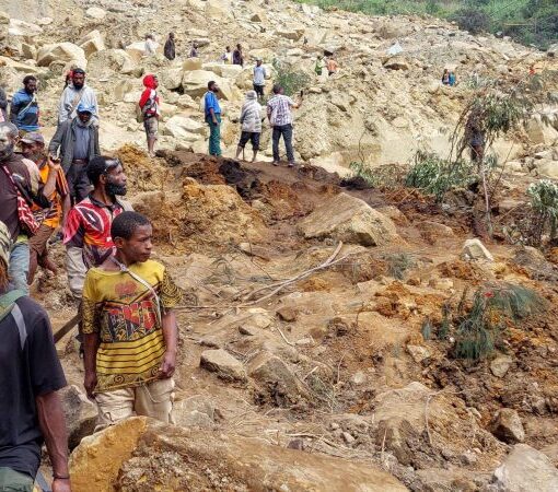 2 000 personnes « enterrées vivantes » dans un glissement de terrain en Papouasie-Nouvelle-Guinée !