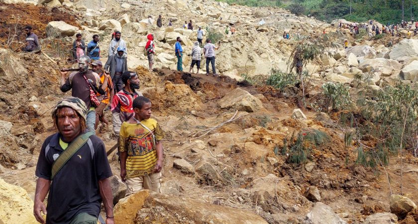 2 000 personnes « enterrées vivantes » dans un glissement de terrain en Papouasie-Nouvelle-Guinée !