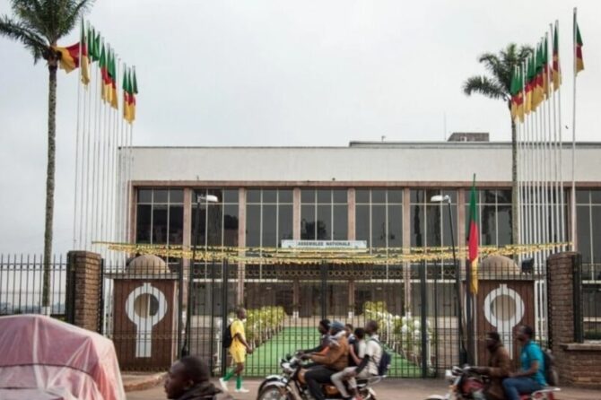 Le Cameroun proroge une nouvelle fois le mandat des députés : une décision controversée