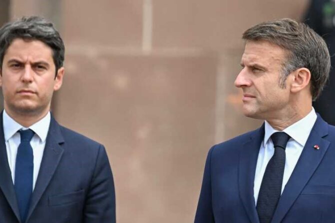 En France, Attal démissionne, mais Macron le maintient à Matignon