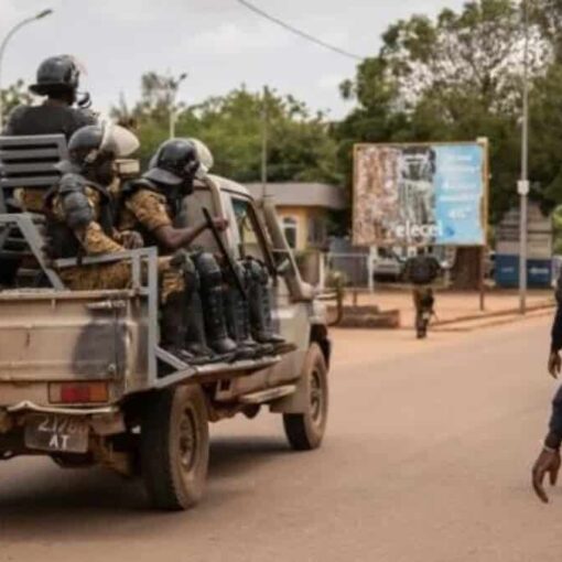 Burkina Faso : des inquiétudes croissantes après l’enlèvement d'un journaliste et d'un militaire