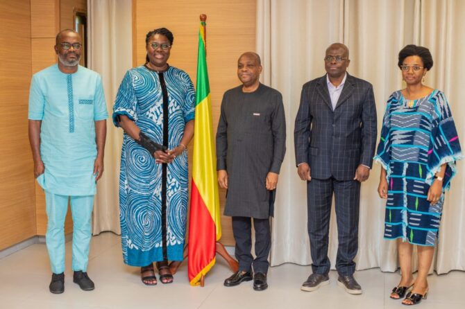 Clara Cole, Directrice régionale pour l’Afrique de l'IFES, Professeur Dorothé Sossa Président de la Cour Constitutionnelle DU Bénin