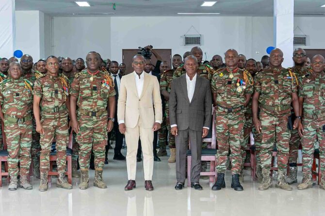 Patrice Talon à la caserne militaire de Dessa, à Allada