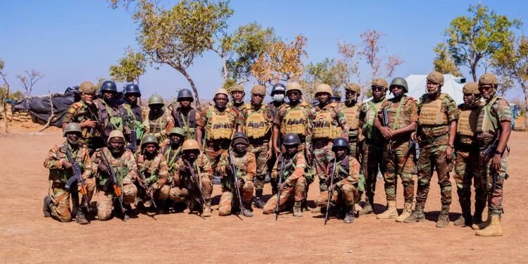 Tournée du haut commandement militaire dans le nord