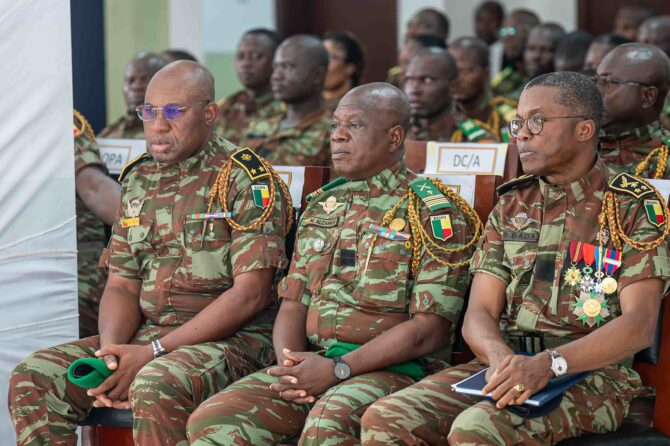 OFFICIERS DE L'ARMÉE BÉNINOISE
