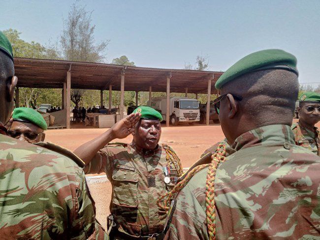 19 officiers engagés dans l’opération ‘’Mirador’’ reçoivent la médaille de la défense nationale