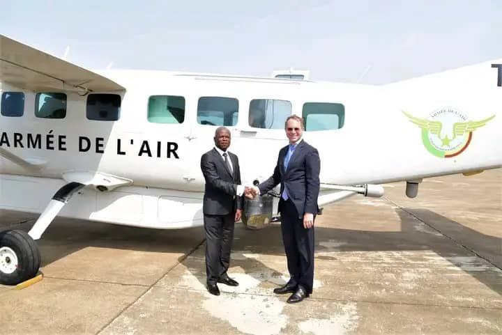 l'Union Européenne dote l’opération ”Mirador” des FAB d'un avion de surveillance